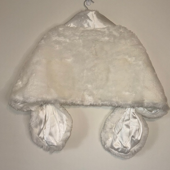 Faux Fur Shawl Wrap Fall/Winter Bridal Shrug - Picture 3 of 9